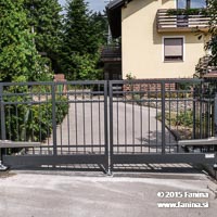 Dvoriščna kovana vrata