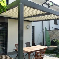 Pergola brisole z ročnim pogonom