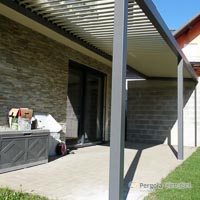 Pergola brisole z deljenim pogonom