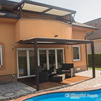 Pergola ob bazenu