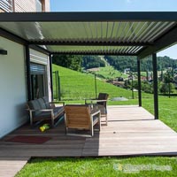 Zunanje senčilo ob hiši